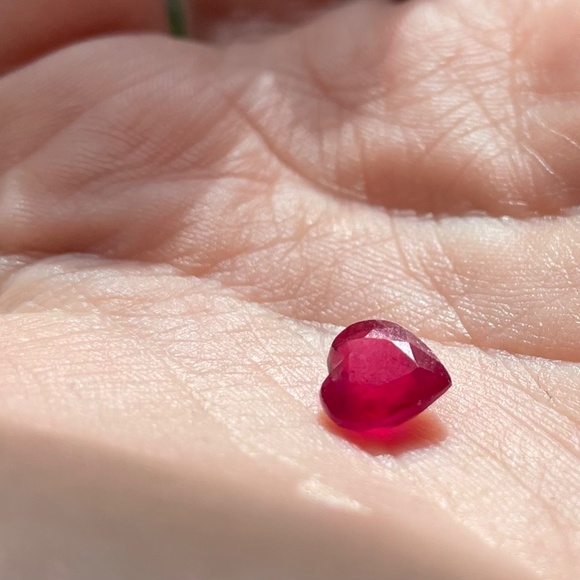 2.3 CT heart-cut natural RUBY - Picture 8 of 9